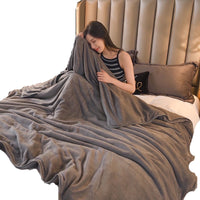 Selimut Bulu Halus Dewasa 150x200 cm Polyester Lembut Motif Polos Elegan