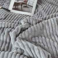 Selimut Bulu Halus Embos 180x200 cm Polyester Lembut Elegan