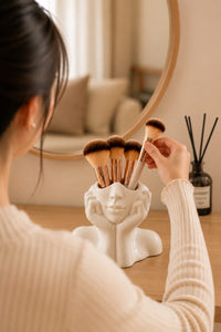 Sakinah Sculptural Face Brush Holder
