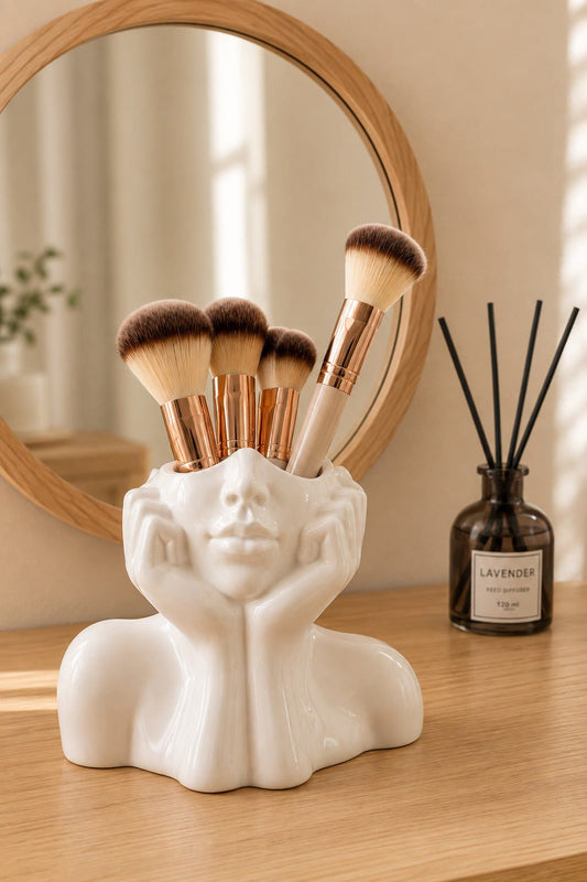 Sakinah Sculptural Face Brush Holder
