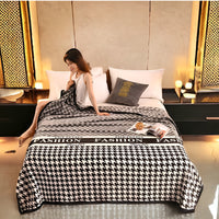 Selimut Dewasa Bulu Halus Jumbo 200x230 cm Polyester Lembut Tebal Motif Stylish