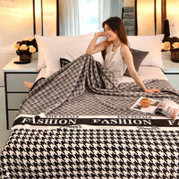 Selimut Bulu Halus Dewasa Jumbo 200x230 cm Polyester Lembut Tebal Motif Stylish