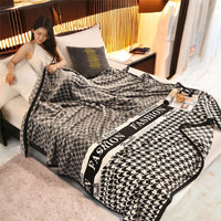 Selimut Dewasa Bulu Halus Jumbo 200x230 cm Polyester Lembut Tebal Motif Stylish