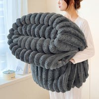 Selimut Bulu Halus Embos 180x200 cm Polyester Lembut Elegan